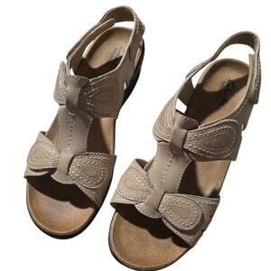 Clarks Lexi Walnut Q sandals Size 9W